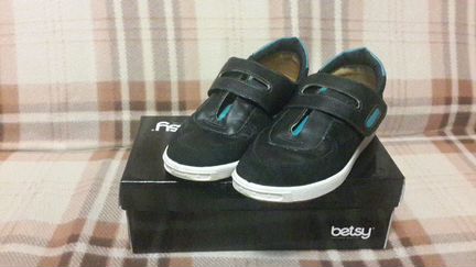 Кожаные кроссовки