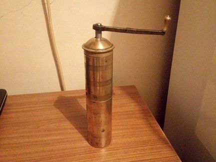 Старая ручная перецемолка