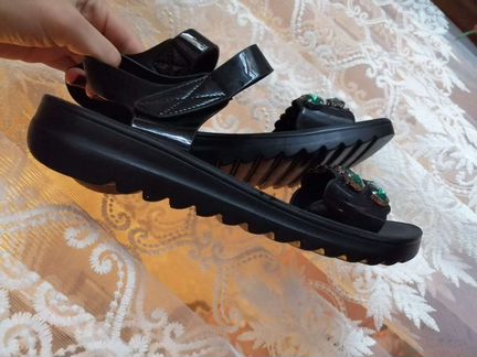Босоножки новые 37
