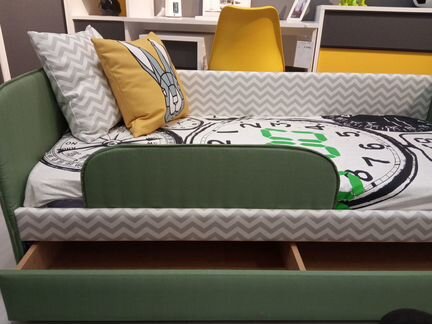 Детская кровать с бортиком