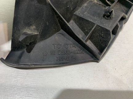 Молдинг лобового стекла передний правый Toyota