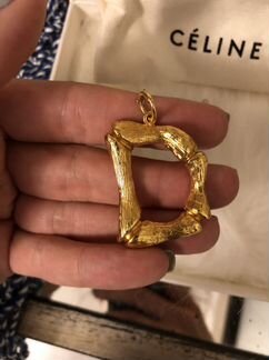 Буква celine D