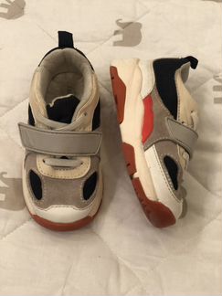 Кроссовки zara