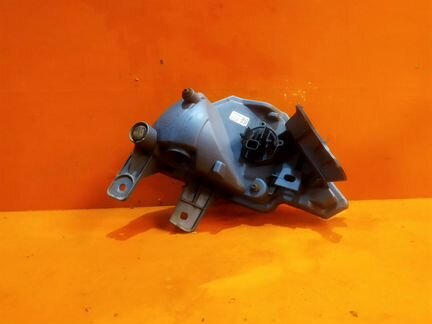 Фонарь противотуманный правый Toyota Rav4 4 CA40