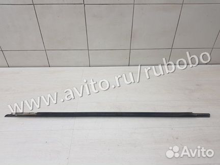 Молдинг стекла передний правый Vw Passat B6 BSE