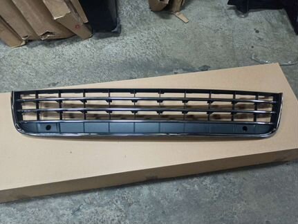 Решетка бампера Туарег 2 нф 2010г-2014г Touareg