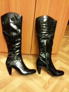 Кожаные лаковые сапоги