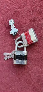 Замок навесной штыревой маленький 4см Чехословакия