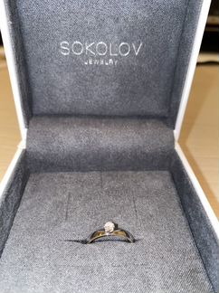 Кольцо с бриллиантом