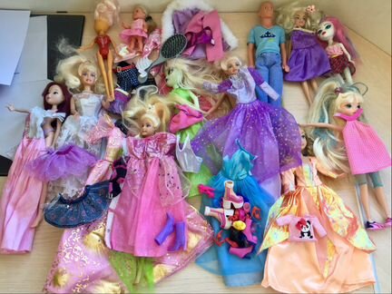 16 кукол, одежда и обувь к ним