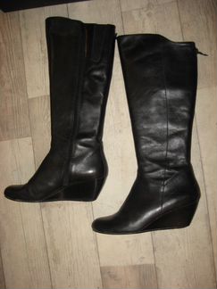 Сапоги из натуральной кожи на танкетке