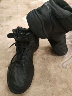 Кроссовки для танцев