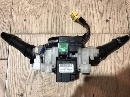 Переключатель подрулевой Outlander XL ASX L200