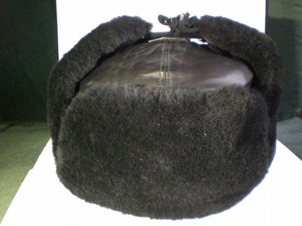 Головной убор из овчины с кожаным верхом