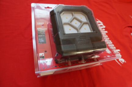 Строительный фонарь milwaukee 2365-20 m18