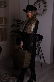 Плащ черный