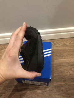Кроссовки фирмы Adidas