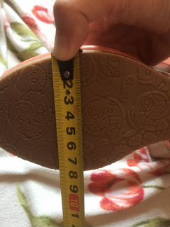 Босоножки лакированные новые 39 размер