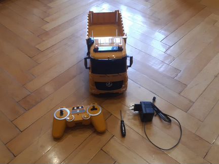 Самосвал Mercedes Benz