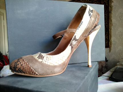 Продаю новые туфли TJ collection