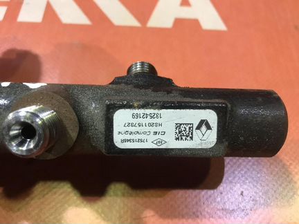 Топливная рампа без форсунок от рено Сандеро 2